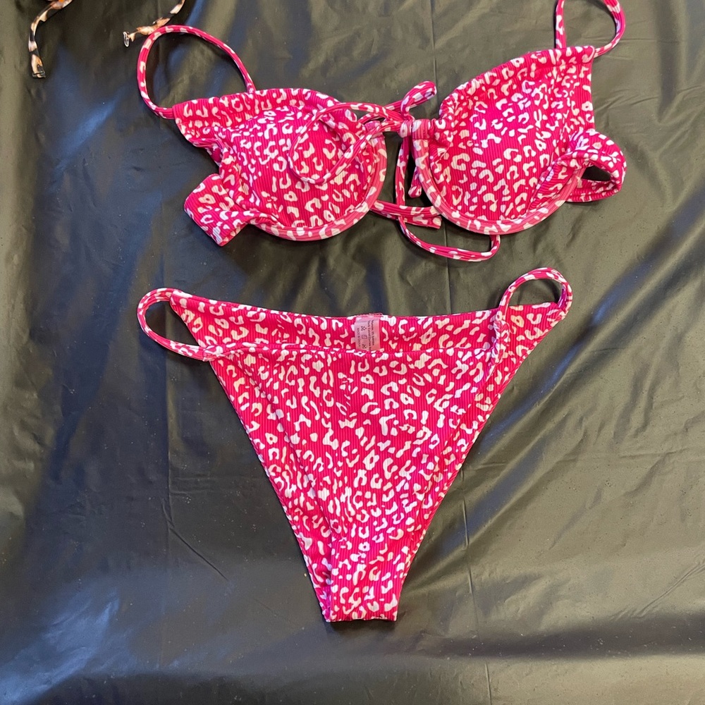 pink cheetah kini